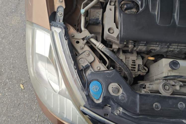 Used Nissan Tiida 2008 1.6L Automatic Smart Version Engine Bay Right