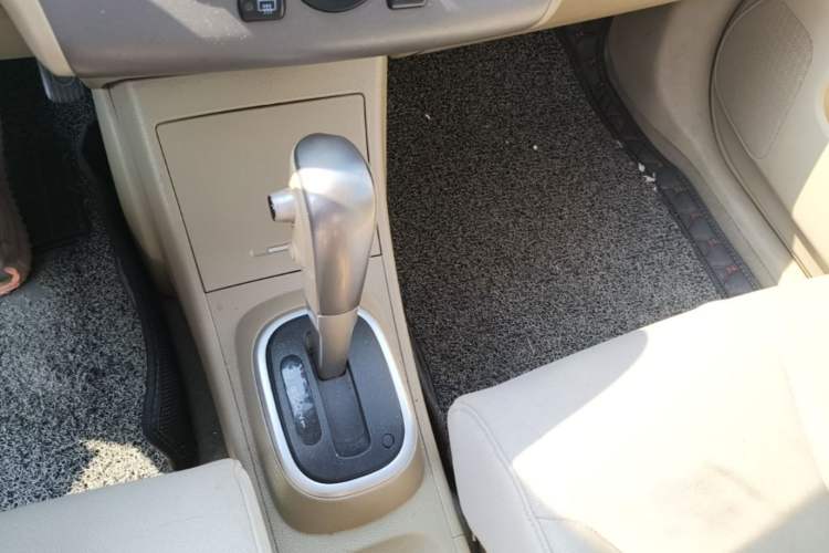 Used Nissan Tiida 2008 1.6L Automatic Fashion Edition Gear Lever