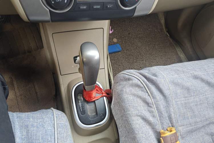 Used Nissan Tiida 2008 1.6L Automatic Smart Version Gear Lever