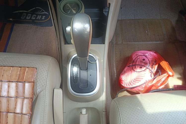 Used Nissan Tiida 2008 1.6L Automatic Smart Version Gear Lever