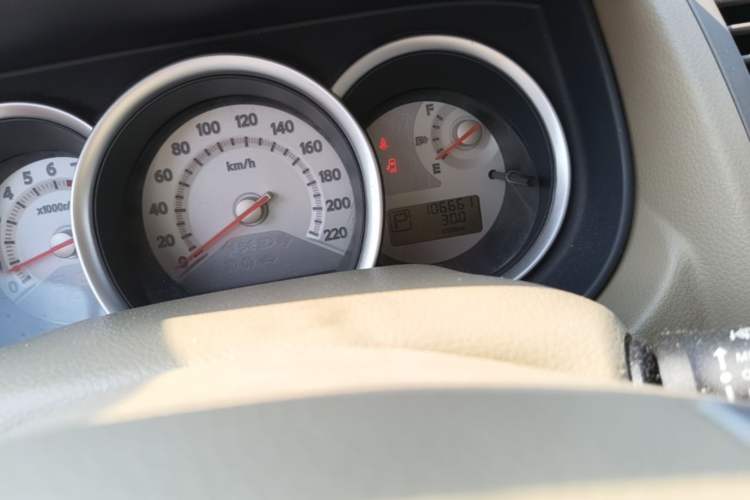Used Nissan Tiida 2008 1.6L Automatic Fashion Edition Odometer Close Up