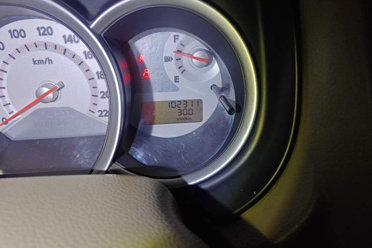 Used Nissan Tiida 2008 1.6L Manual Smart Version Odometer Close Up