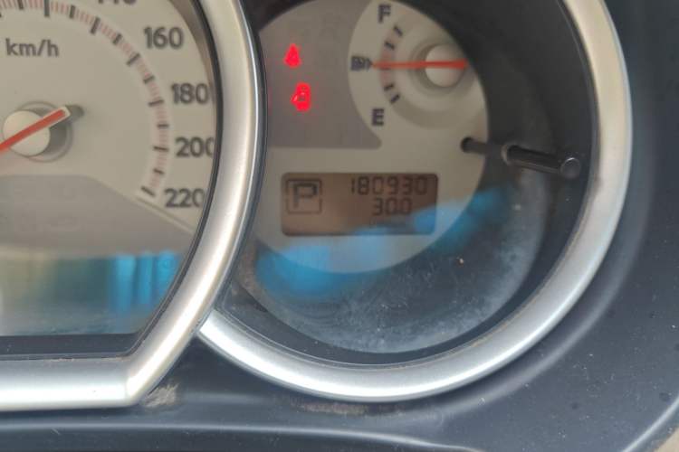 Used Nissan Tiida 2008 1.6L Automatic Smart Version Odometer Close Up
