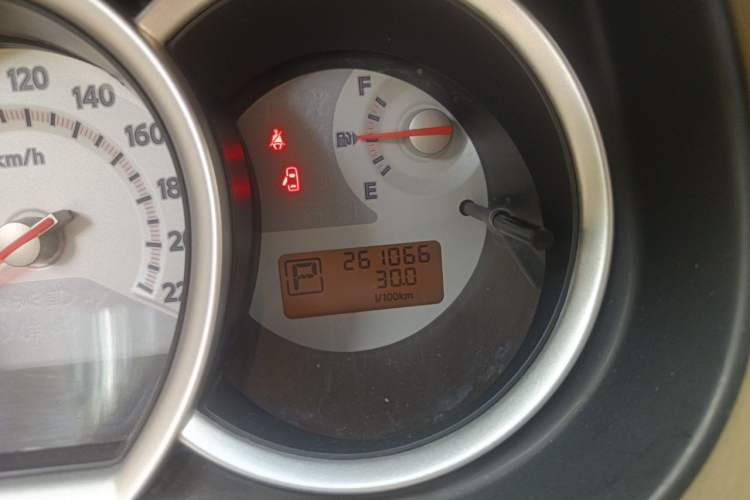 Used Nissan Tiida 2008 1.6L Automatic Smart Version Odometer Close Up