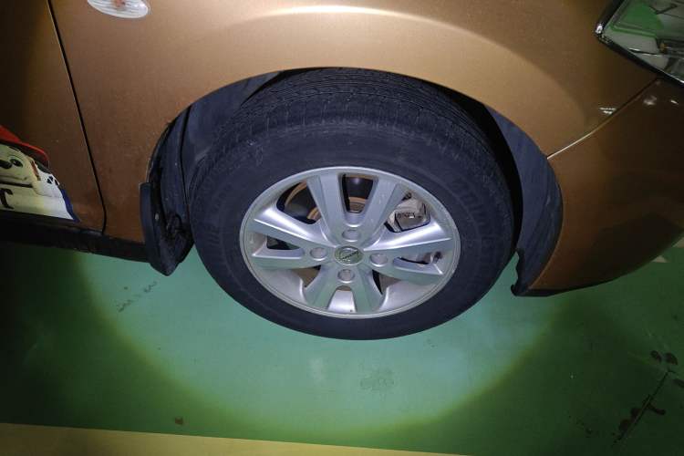 Used Nissan Tiida 2008 1.6L Manual Smart Version Right Front Wheel Hub