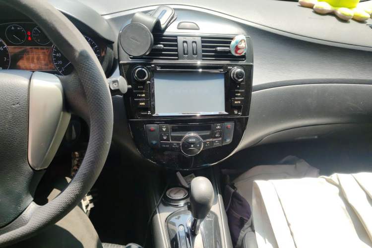 Used Nissan Tiida 2011 1.6L CVT Smart Version Audio And AC Panel
