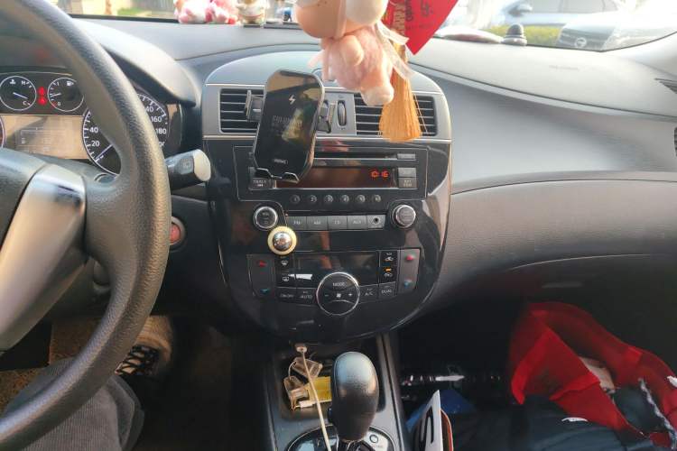 Used Nissan Tiida 2011 1.6L CVT Smart Version Audio And AC Panel