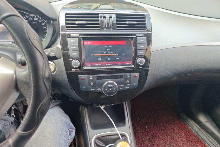 Used Nissan Tiida 2011 1.6T Manual Xuan Dong Edition Audio And AC Panel