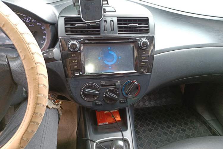 Used Nissan Tiida 2011 1.6L Manual Comfort Edition Audio And AC Panel