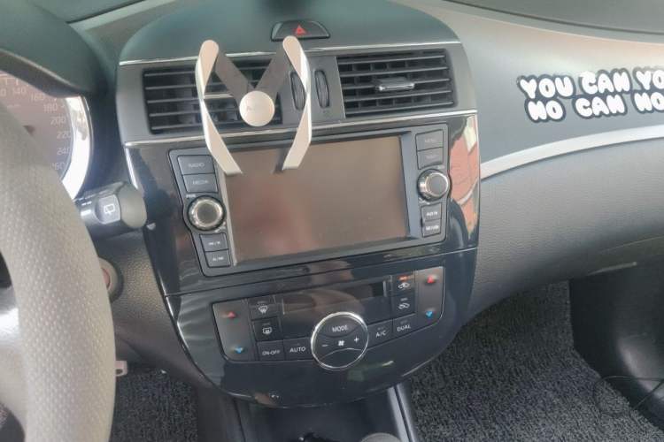 Used Nissan Tiida 2011 1.6T M-CVT Cool Edition Audio And AC Panel