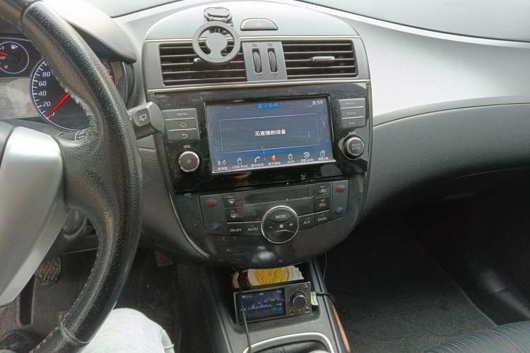 Used Nissan Tiida 2011 1.6T Manual Xuan Dong Edition Audio And AC Panel