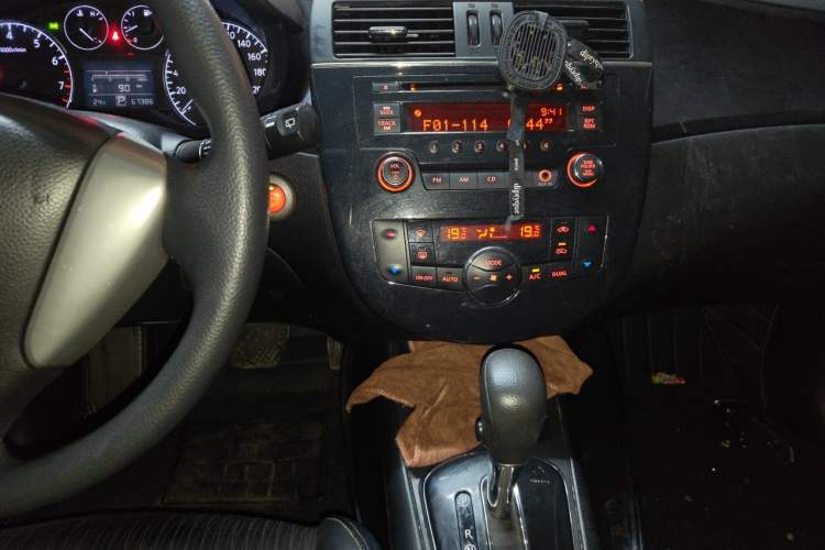 Used Nissan Tiida 2011 1.6L CVT Smart Version Audio And AC Panel