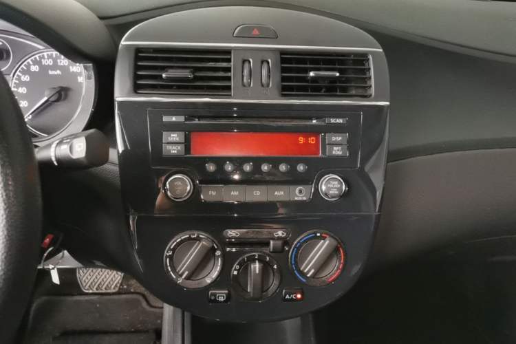 Used Nissan Tiida 2011 1.6L CVT Comfort Model Audio And AC Panel