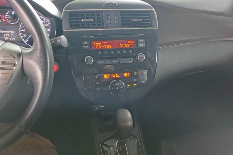 Used Nissan Tiida 2011 1.6L CVT Luxury Edition Audio And AC Panel