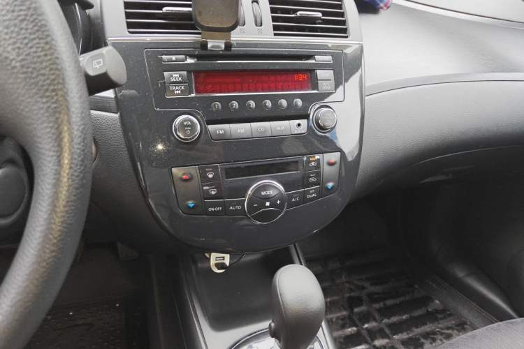 Used Nissan Tiida 2011 1.6L CVT Smart Version Audio And AC Panel
