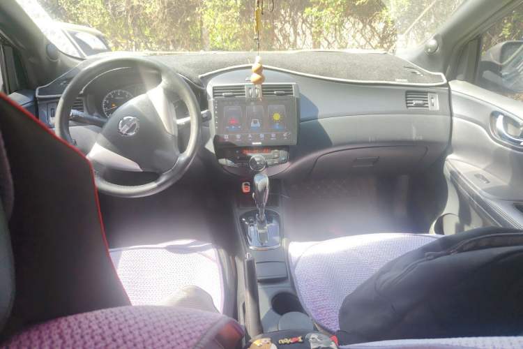 Used Nissan Tiida 2011 1.6L CVT Smart Version Center Console
