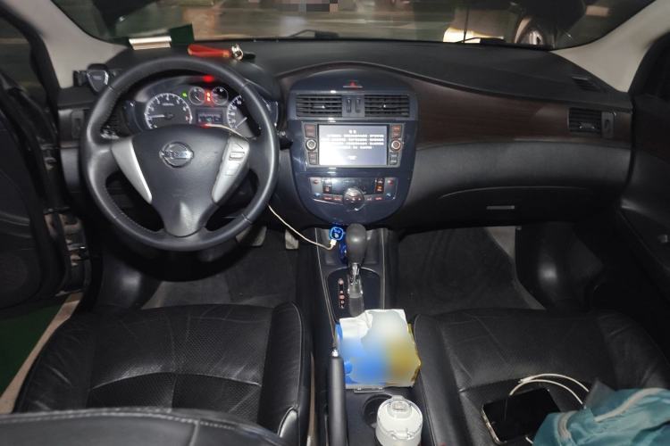 Used Nissan Tiida 2011 1.6L CVT Luxury Edition Center Console
