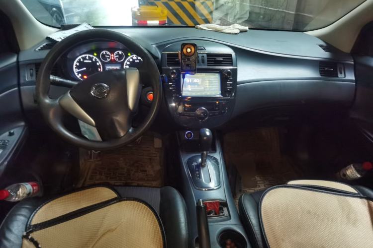 Used Nissan Tiida 2011 1.6L CVT Comfort Model Center Console
