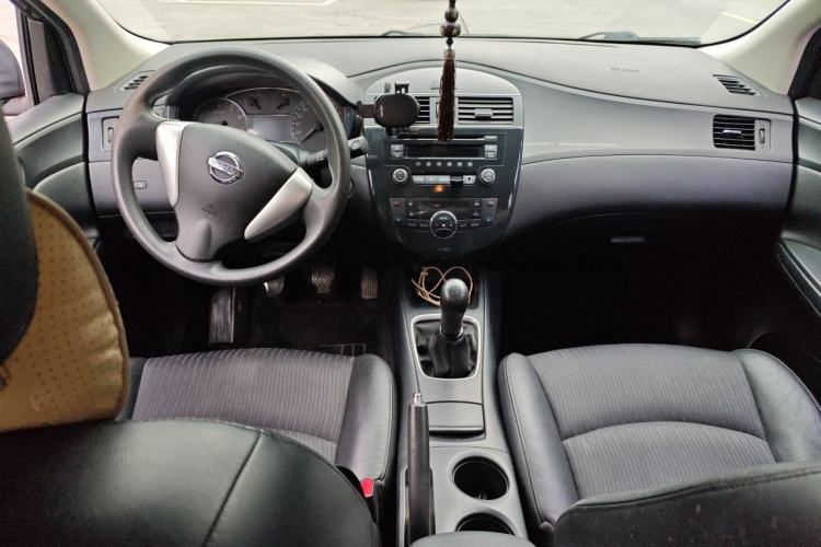 Used Nissan Tiida 2011 1.6L Manual Comfort Edition Center Console