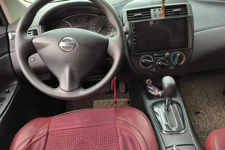 Used Nissan Tiida 2011 1.6L CVT Comfort Model Center Console