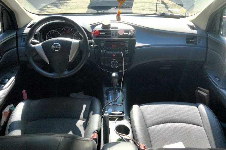 Used Nissan Tiida 2011 1.6L CVT Smart Version Center Console