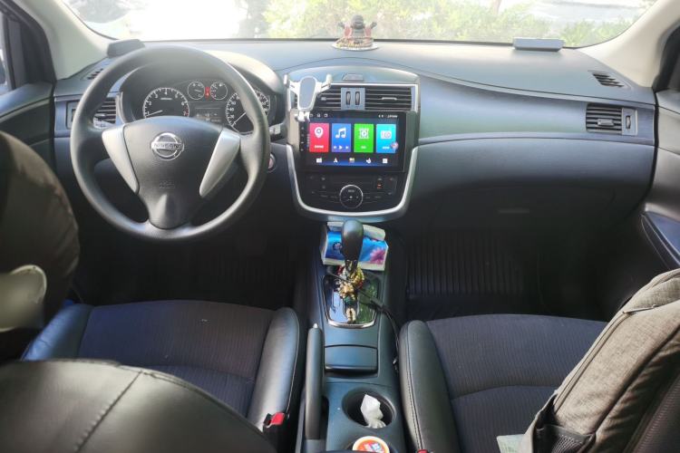 Used Nissan Tiida 2011 1.6L CVT Smart Version Center Console