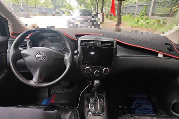 Used Nissan Tiida 2011 1.6L CVT Comfort Model Center Console