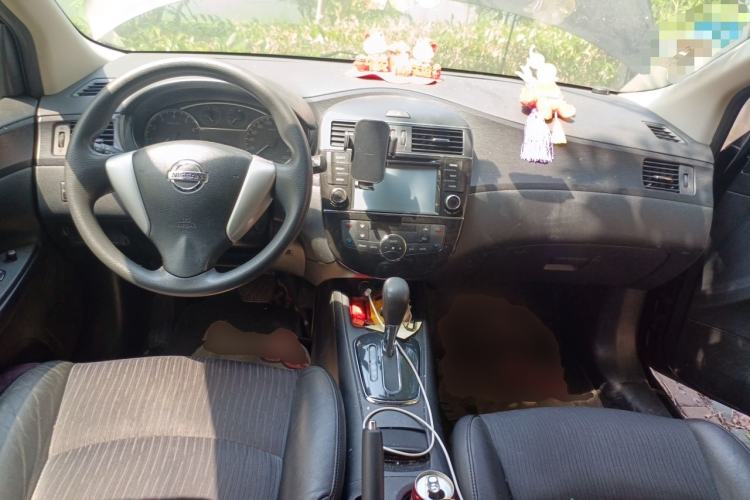 Used Nissan Tiida 2011 1.6L CVT Smart Version Center Console