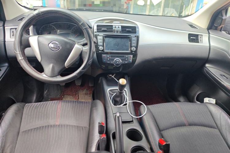 Used Nissan Tiida 2011 1.6T Manual Xuan Dong Edition Center Console