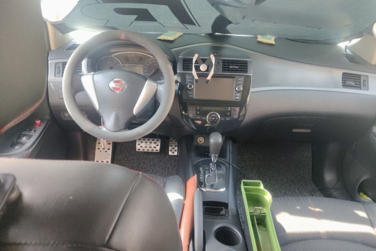 Used Nissan Tiida 2011 1.6T M-CVT Cool Edition Center Console