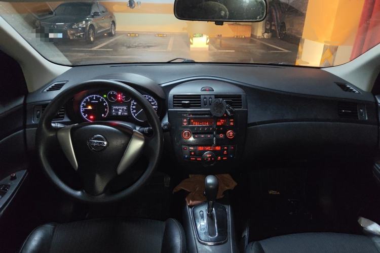 Used Nissan Tiida 2011 1.6L CVT Smart Version Center Console