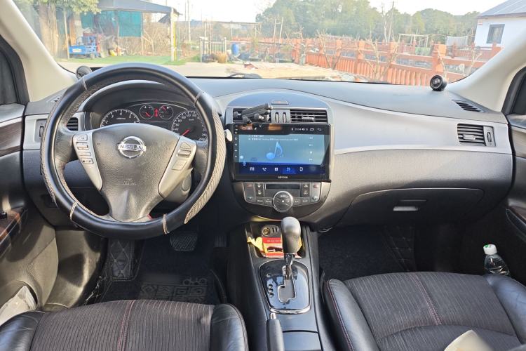 Used Nissan Tiida 2011 1.6T M-CVT Cool Edition Center Console