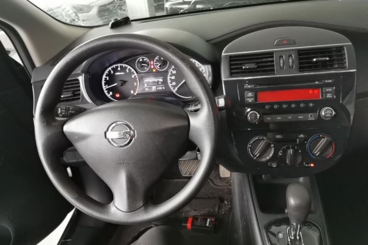 Used Nissan Tiida 2011 1.6L CVT Comfort Model Center Console