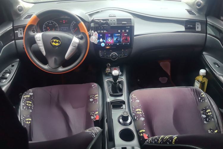 Used Nissan Tiida 2011 1.6T Manual Xuan Dong Edition Center Console