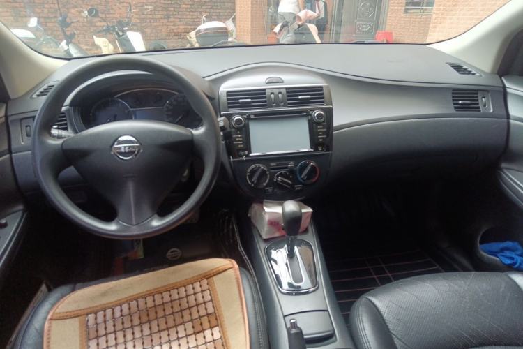 Used Nissan Tiida 2011 1.6L CVT Comfort Model Center Console