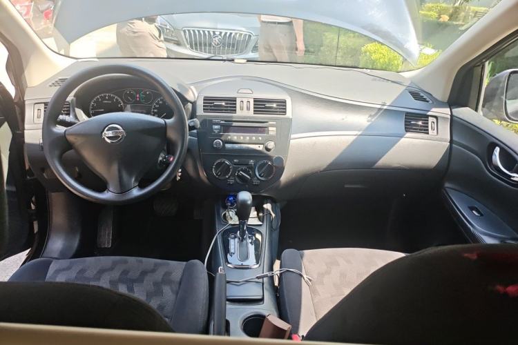 Used Nissan Tiida 2011 1.6L CVT Comfort Model Center Console