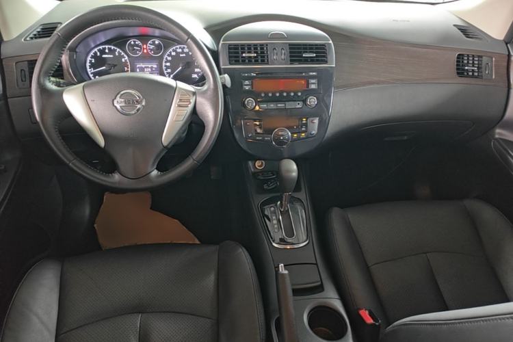 Used Nissan Tiida 2011 1.6L CVT Luxury Edition Center Console