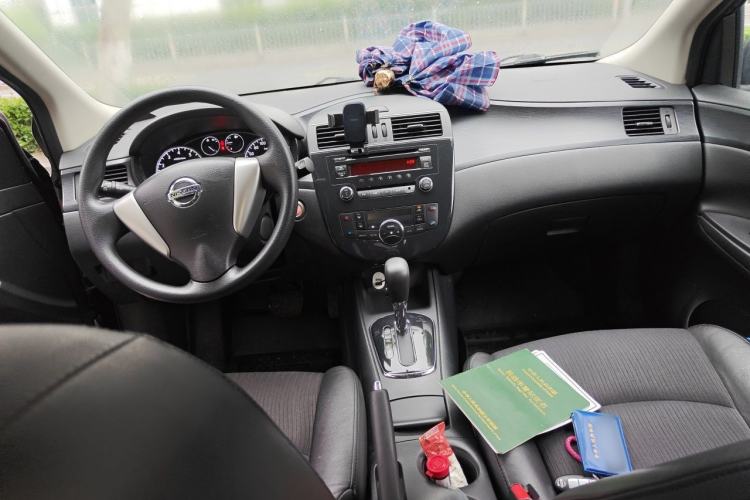 Used Nissan Tiida 2011 1.6L CVT Smart Version Center Console