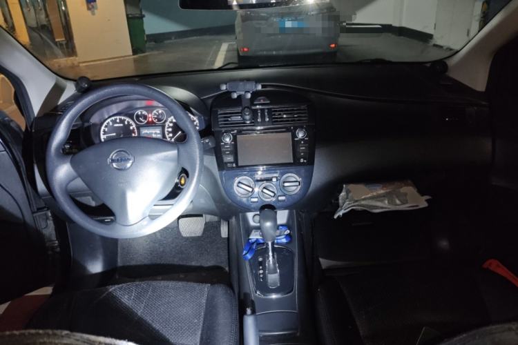 Used Nissan Tiida 2011 1.6L CVT Comfort Model Center Console