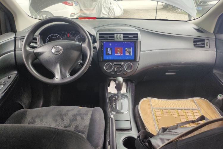 Used Nissan Tiida 2011 1.6L CVT Comfort Model Center Console