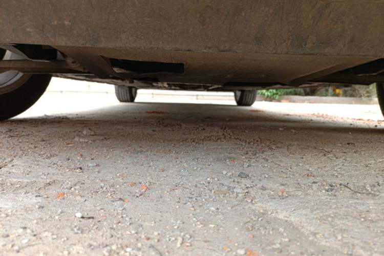Used Nissan Tiida 2011 1.6L Manual Comfort Edition Chassis Front