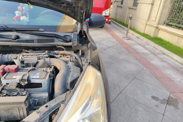 Used Nissan Tiida 2011 1.6L CVT Smart Version Engine Bay Left