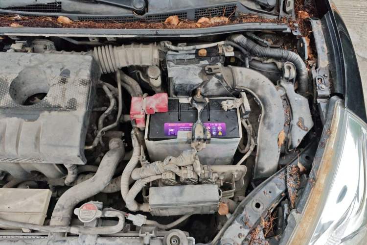 Used Nissan Tiida 2011 1.6L Manual Comfort Edition Engine Bay Left
