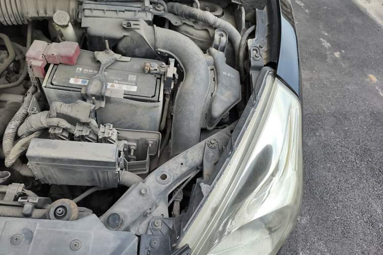 Used Nissan Tiida 2011 1.6L CVT Comfort Model Engine Bay Left
