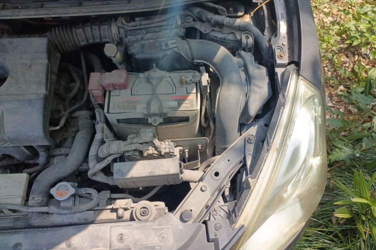 Used Nissan Tiida 2011 1.6L CVT Smart Version Engine Bay Left