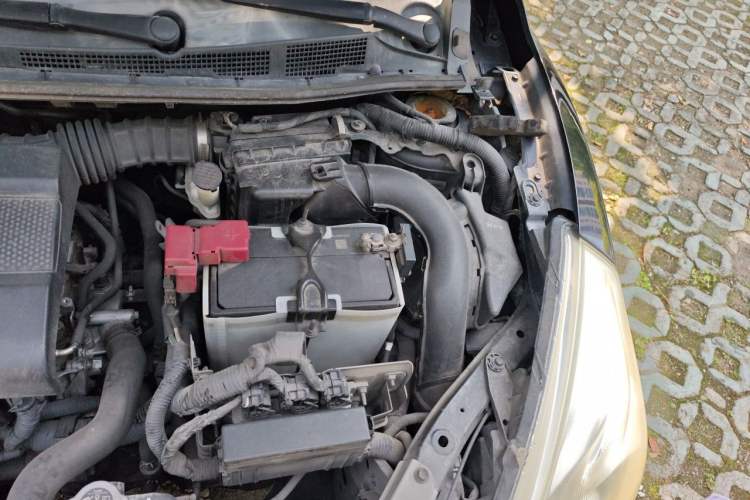 Used Nissan Tiida 2011 1.6L CVT Smart Version Engine Bay Left