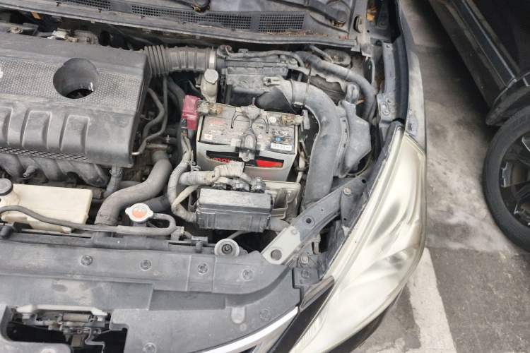 Used Nissan Tiida 2011 1.6L CVT Smart Version Engine Bay Left