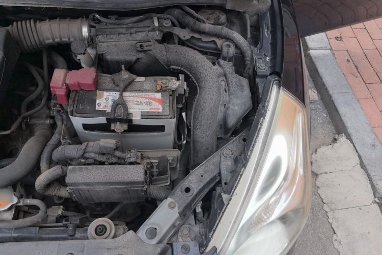 Used Nissan Tiida 2011 1.6L CVT Smart Version Engine Bay Left