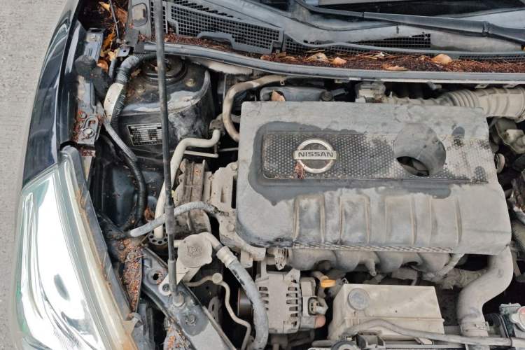 Used Nissan Tiida 2011 1.6L Manual Comfort Edition Engine Bay Right