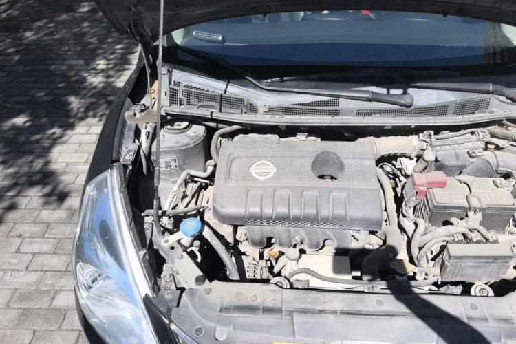 Used Nissan Tiida 2011 1.6L CVT Smart Version Engine Bay Right